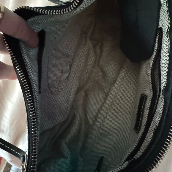 Dooney & Bourke Black and Cream Shoulder Bag - Picture 4 of 9